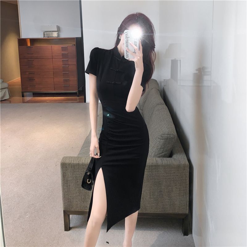 2025年春夏新款中式复古黑色改良旗袍连衣裙女收腰褶皱开叉包